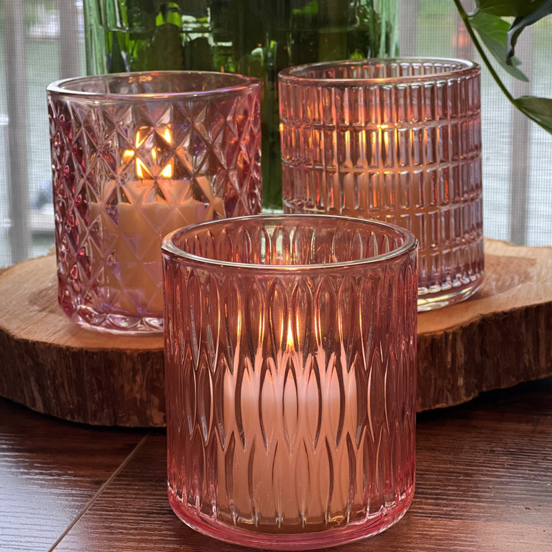 Bougeoirs en verre rose irisé