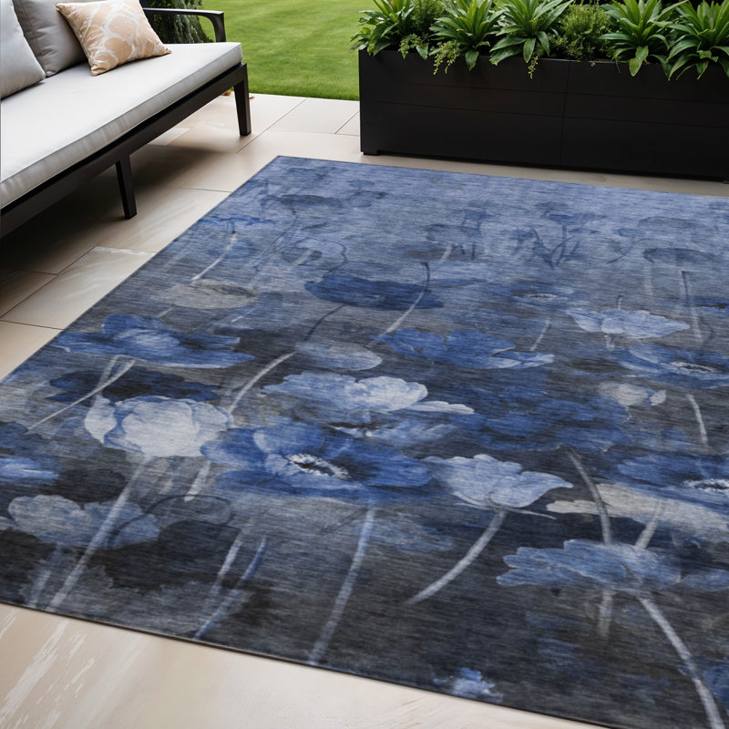 Tapis extérieur lavable floral bleu marine et bleu denim 5 pi x 8 pi