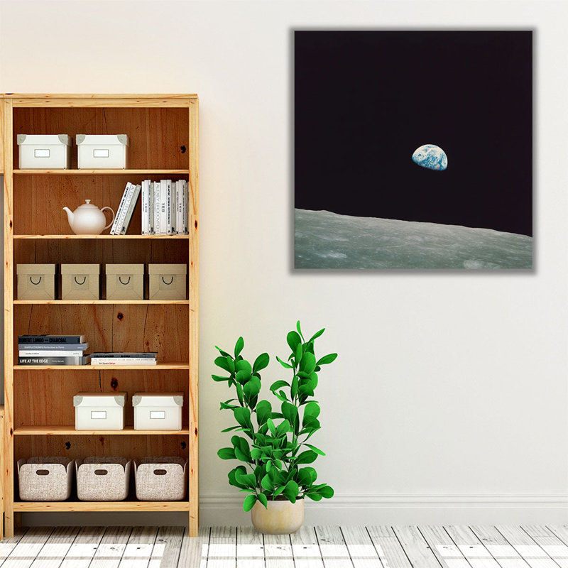 «First Earth Rise», impression sur toile, H 12 po x l 12 po