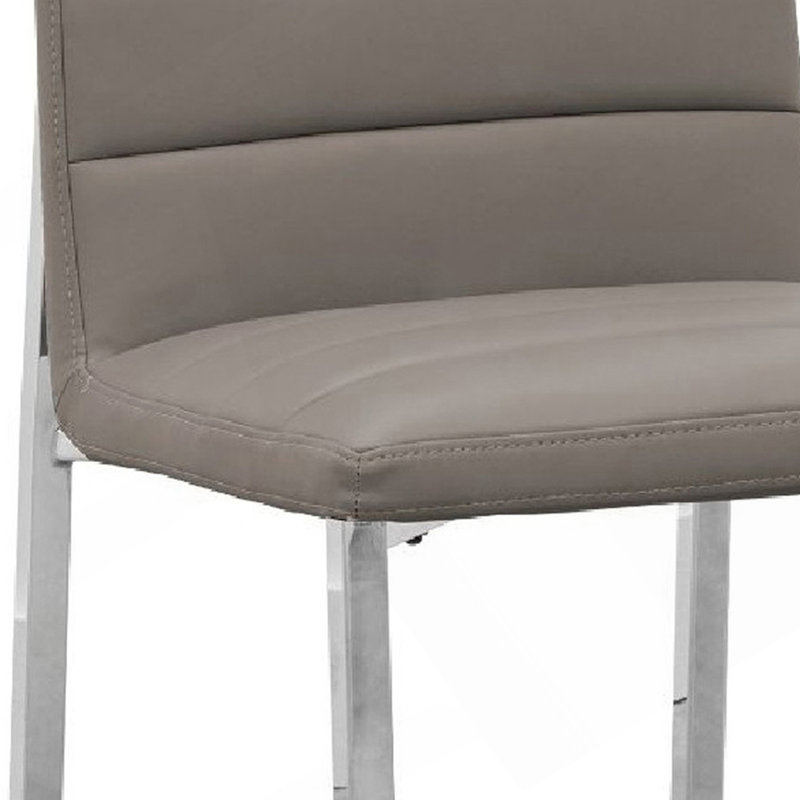 Chaise Eun