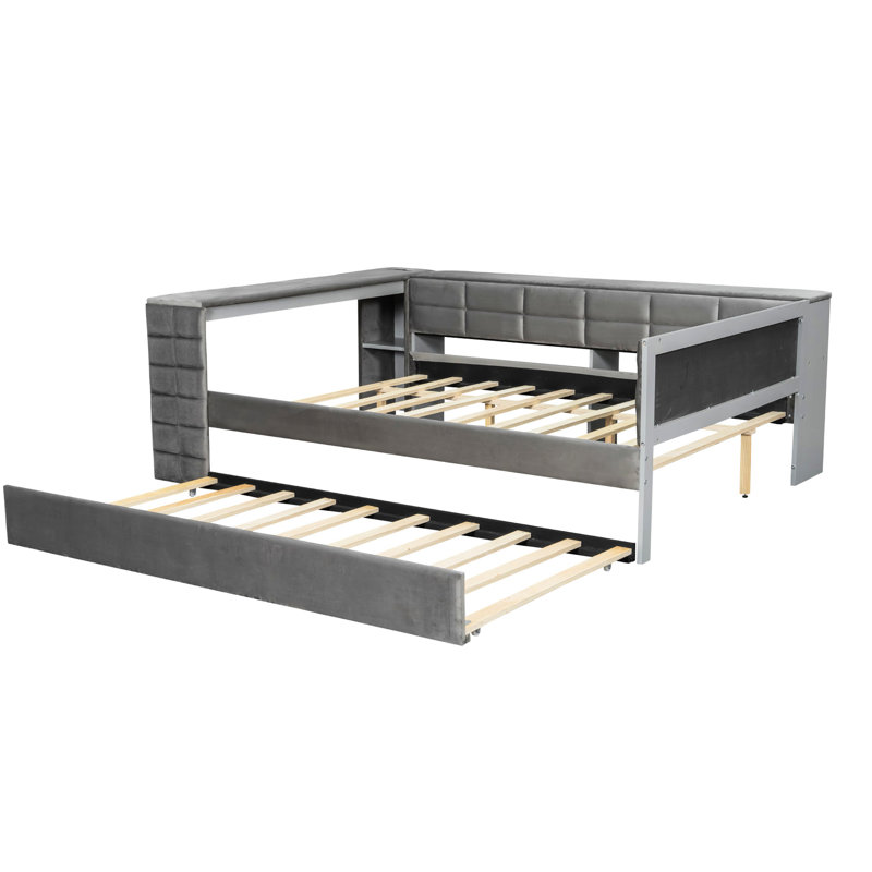 Lit tapissier gris pleine grandeur avec tablettes de rangement, bureau, station de charge et lit gigogne pour une plateforme de séjour confortable avec revêtement, rangement intégré, chambre à coucher écoénergétique