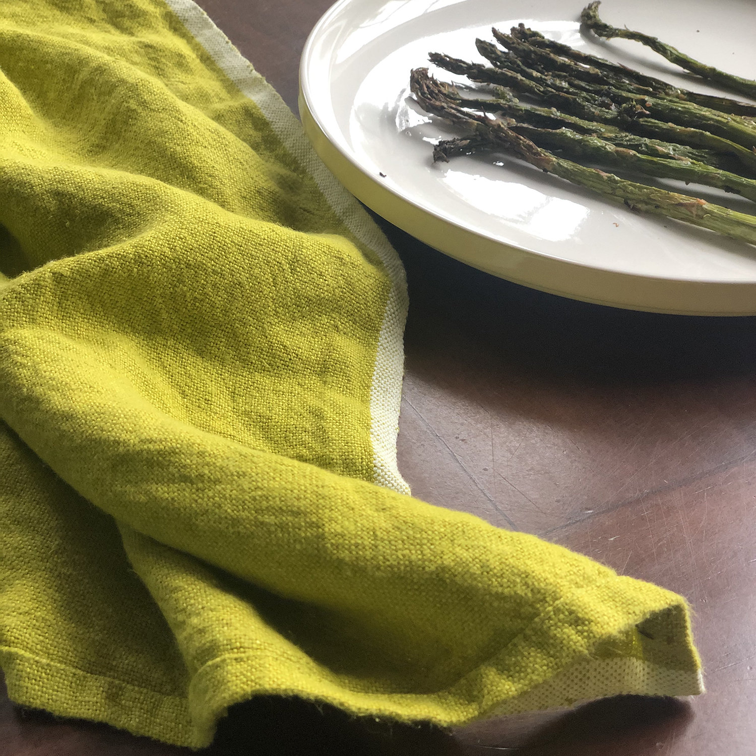 Soren Reversible Linen Napkin, Lime