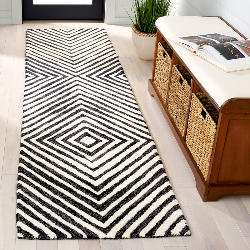 Joahan Geometric Hand Tufted Wool/Cotton Area Rug in Black/Ivory, Runner 2'3" x 9'