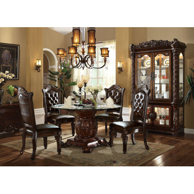 ROUND DINING TABLE