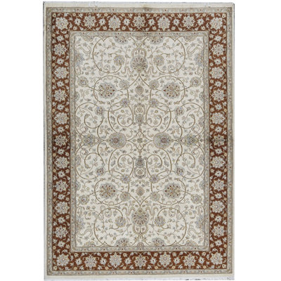 Tapis beige noué à la main de haute qualité