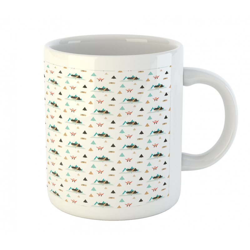Tasse à café et arbres pin