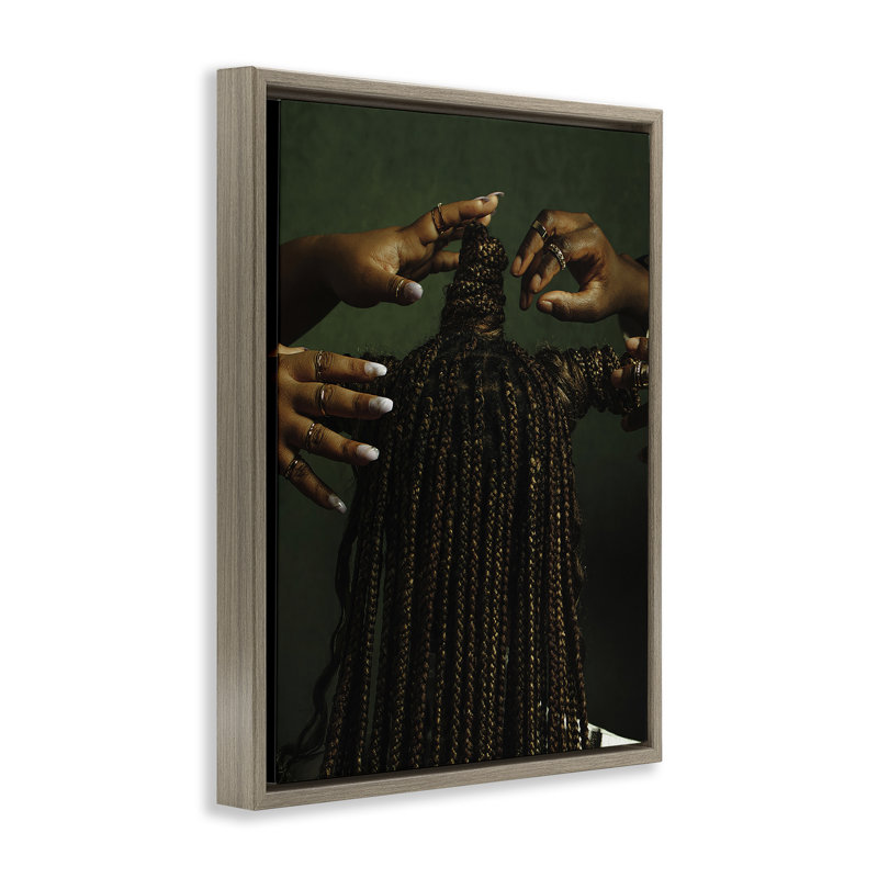  "Femmes tressées", art mural sur toile flottante par Oladimeji Odunsi, H 21 po x l 17 po, Cadre flottant orme Montalcino