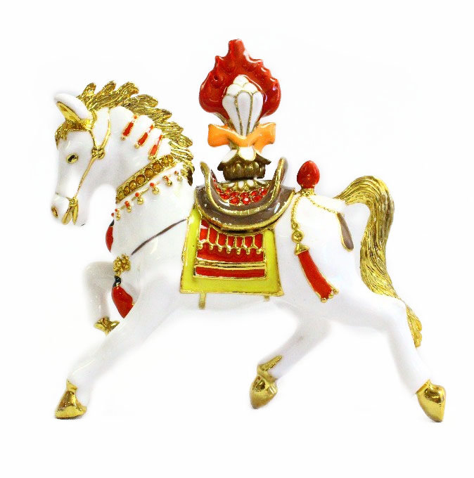 Figurine de cheval portant un joyau de la victoire