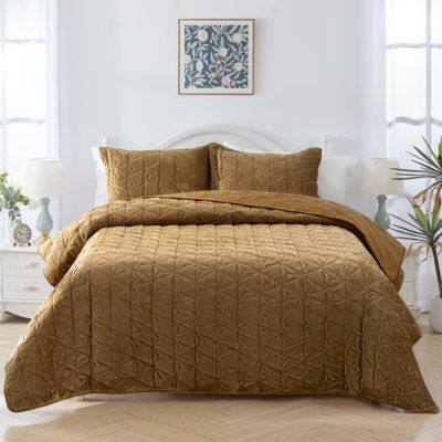 HoneiLife Queen Size Blended Fabric Triangular Embossing Greek‑Style Quilt Bedding Set, Camel Quilted Bedspread with Pillow Shams
