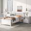 Lit plateforme avec table de chevet