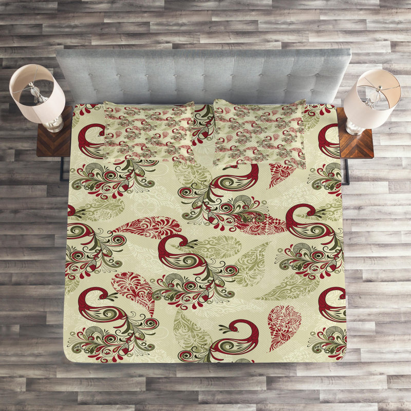Queen Size White Quilted Bedspread Set with Pillow Shams