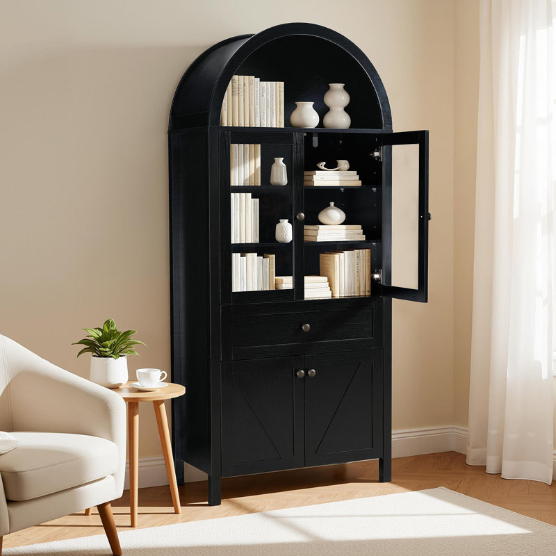 Armoire en forme de dôme, noire, faite de matériaux de haute qualité et de fabrication ancienne, avec un grand espace de rangement