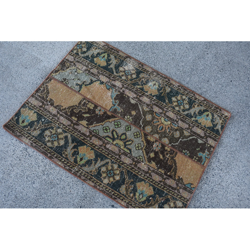 Tapis brun classique en patchwork de laine 26 po x 33,9 po