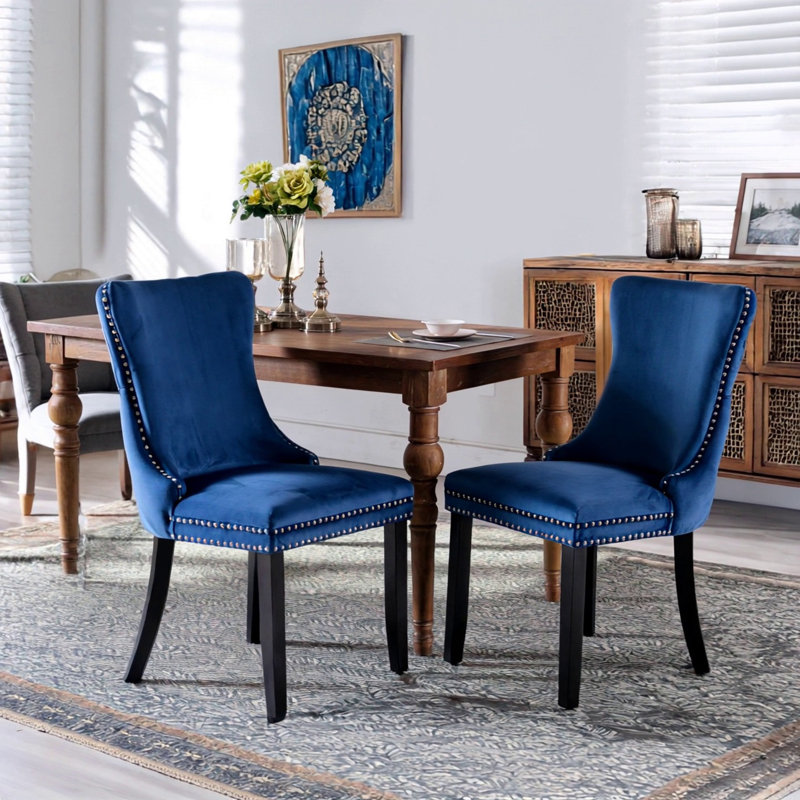 Chaise rembourrée à oreilles avec garniture cloutée et pieds en bois massif, Velours bleu