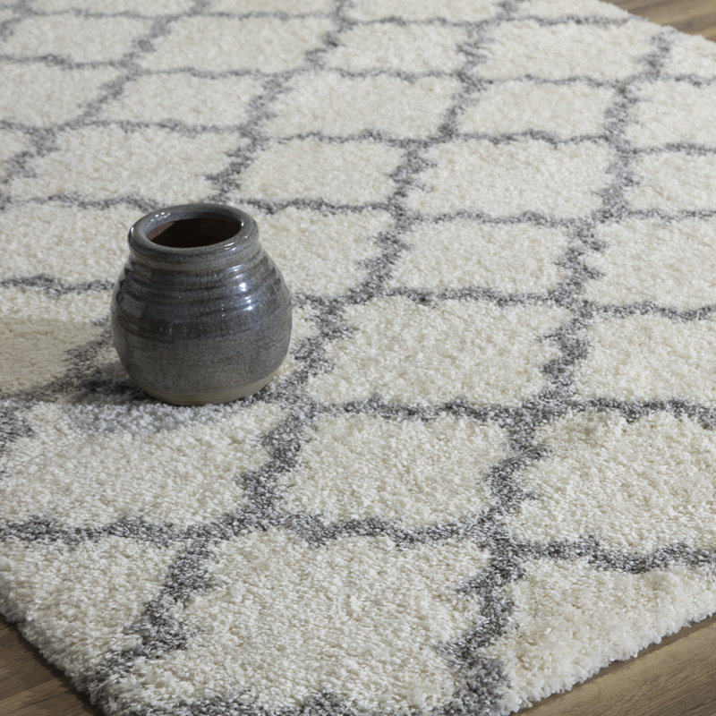 Feather Shag Contemporary Ivory grey Quatrefoil Area Rug, Rectangle 2' x 4'