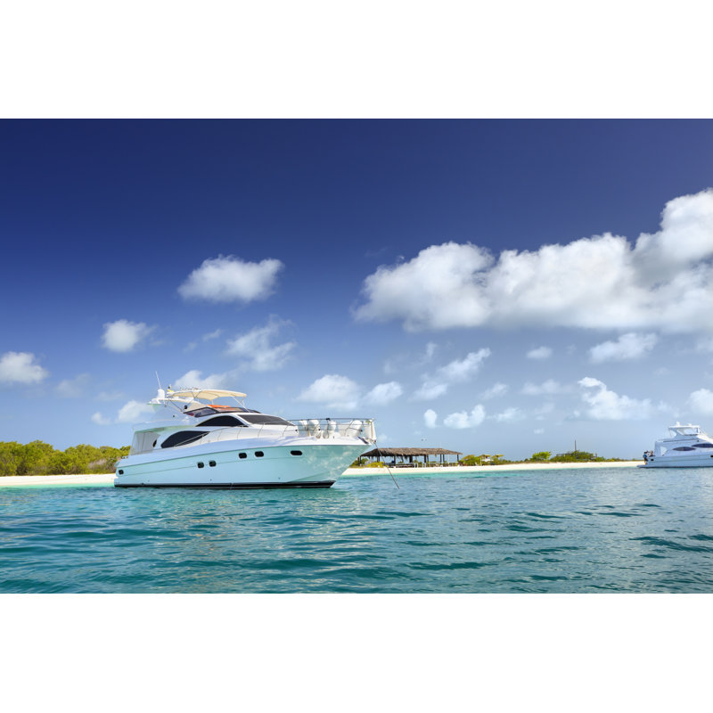 Bateaux de luxe ancrés dans une île tropicale exotique sur la plage d'Apomares, H 8 po x l 12 po