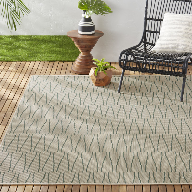 Tapis intérieur / extérieur vert / beige Nicole Willie, Rectangle 5 pi 2 po x 7 pi 2 po