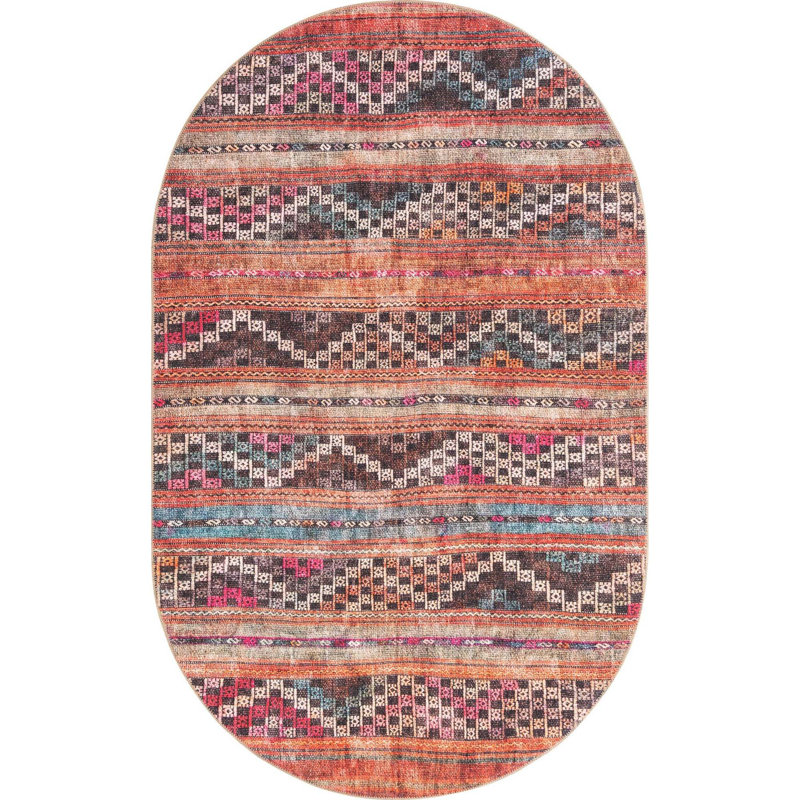 Tapis rouge à motif géométrique, Ovale 5 pi x 8 pi