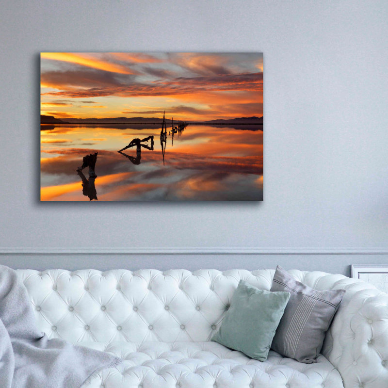 «Great Salt Lake Pilings Sunset» par Mike Jones, estampe numérique sur toile, H 40 po x l 60 po x P 1,5 po