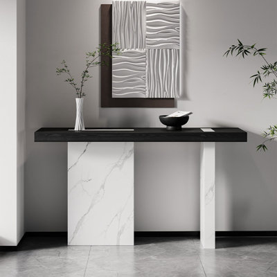 Table d'entrée moderne et luxueuse
