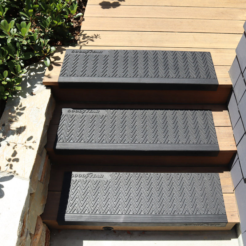 Moderna Black Rubber Stair Treads - 9.75" x 29.75" (6 Pack)