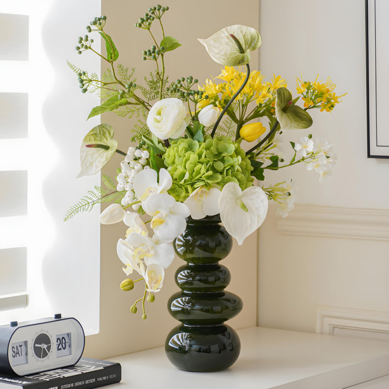 Ornements de fleurs simulées