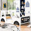 Lit plateforme simple en forme de voiture avec roues, blanc-129892409