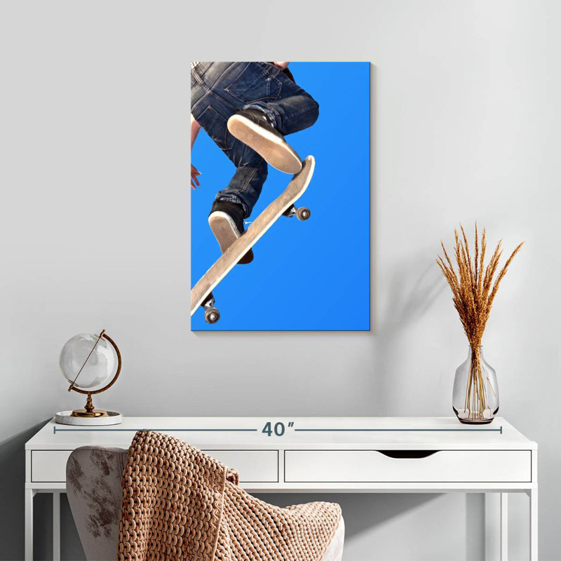 Senne Skateboard Stunt, 24" H x 16" W