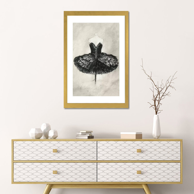 « Black ballet dress I » par Ethan Harper, reproduction d’art, Papier encadré doré, H 24 po x l 16 po x P 1 po, Blanc