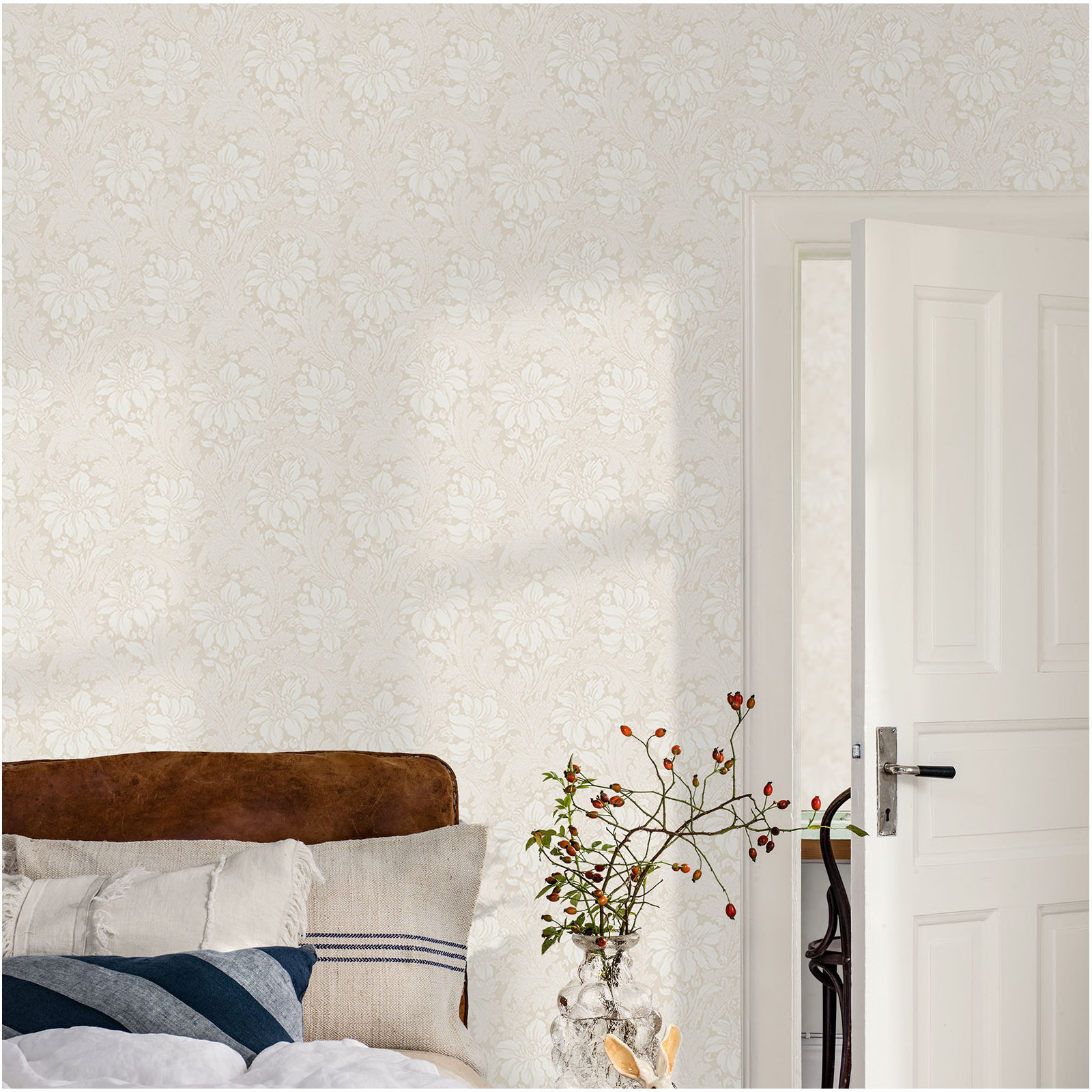 Boråstapeter Acanthus Garden Wallpaper, Gray