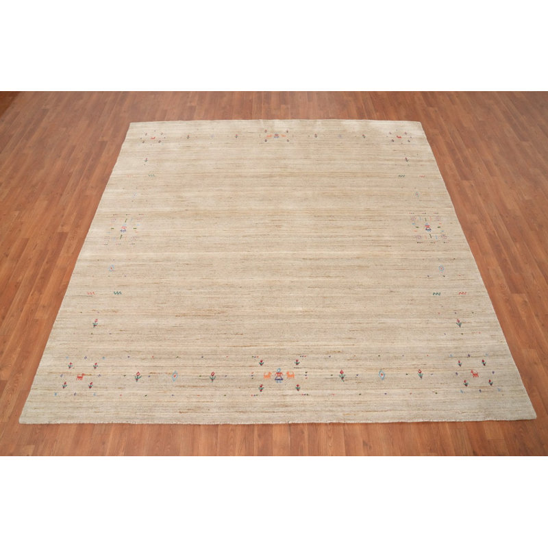 Tapis carré minimaliste de style Gabbeh 8 x 8 avec détails tribaux subtils