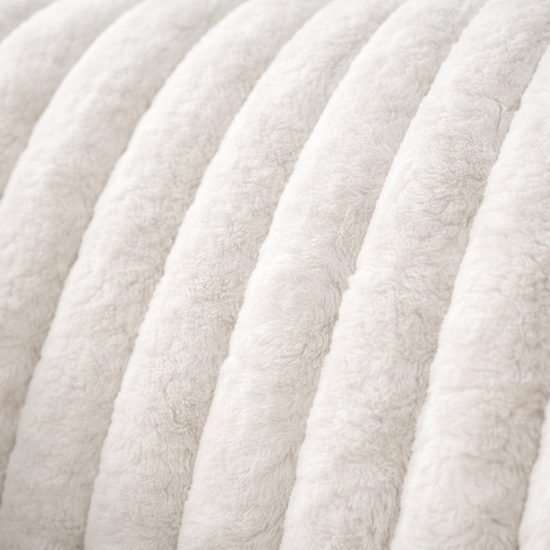 Fauteuil demi-tonneau pivotant en velours de 34 po de largeur Mikado, Blanc