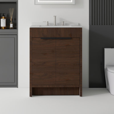 Meuble-lavabo autoportant de 61 cm (24 po) avec lavabo en céramique, portes à fermeture amortie, comptoir et dosseret en marbre reconstitué blanc granit de 1,5 cm (0,6 po), armoire en contreplaqué, brun