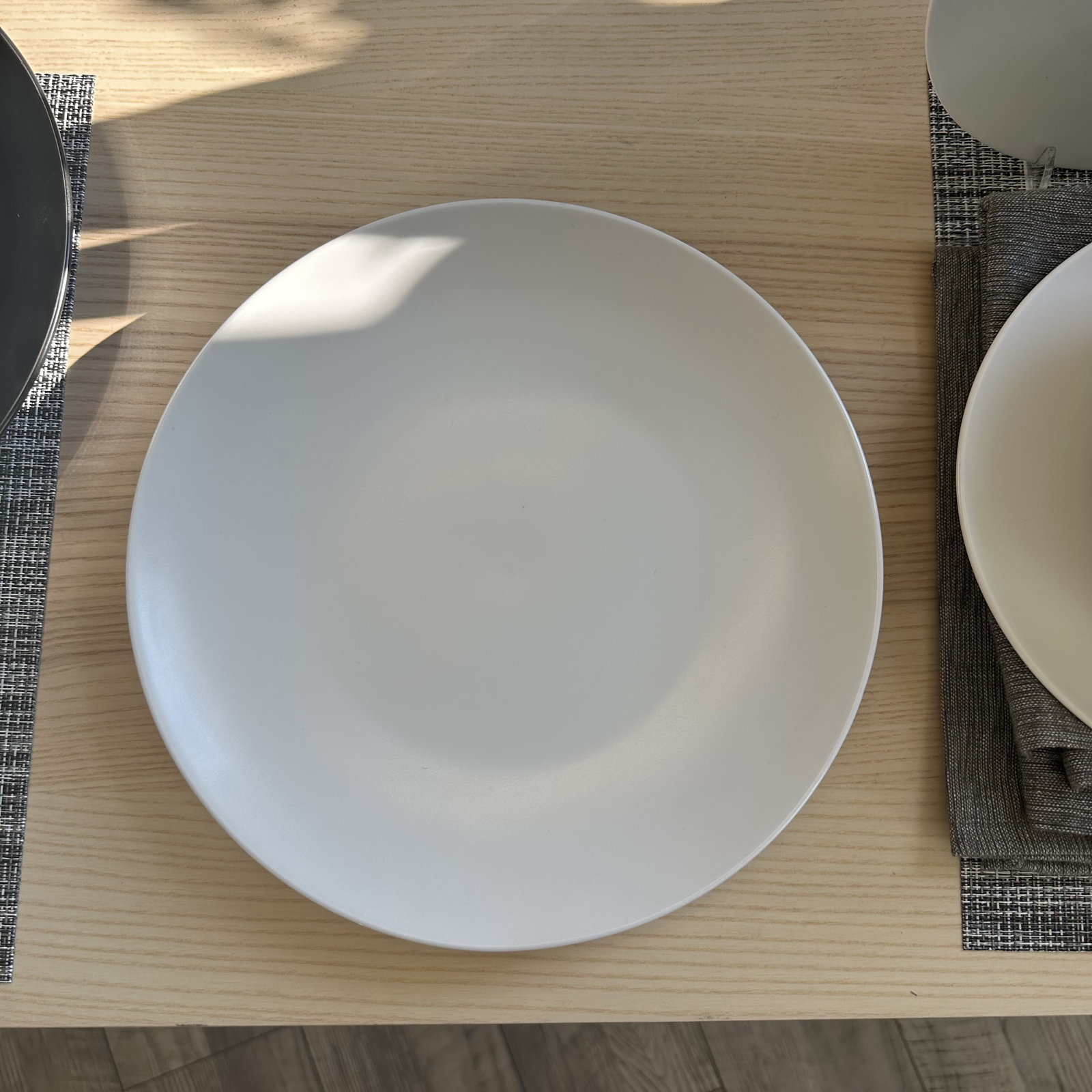 Malmesbury Coupe Stoneware Dinner Plate, White