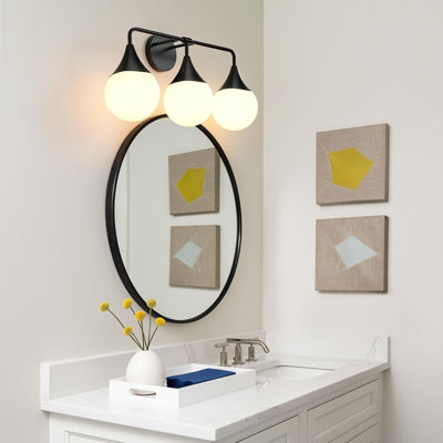 Luminaires de meuble-lavabo de salle de bain: luminaire de salle de bain moderne à 3 lumières au-dessus du miroir - applique murale avec globe en verre blanc laiteux pour salle de bain