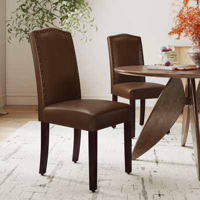 Chaises de salle à manger rembourrées à haut dossier avec garniture cloutée