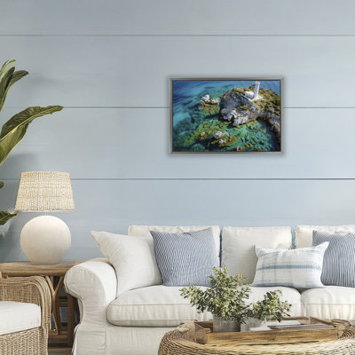 Phare avec cadre flottant de roches en bord de mer, design par Don Schwartz