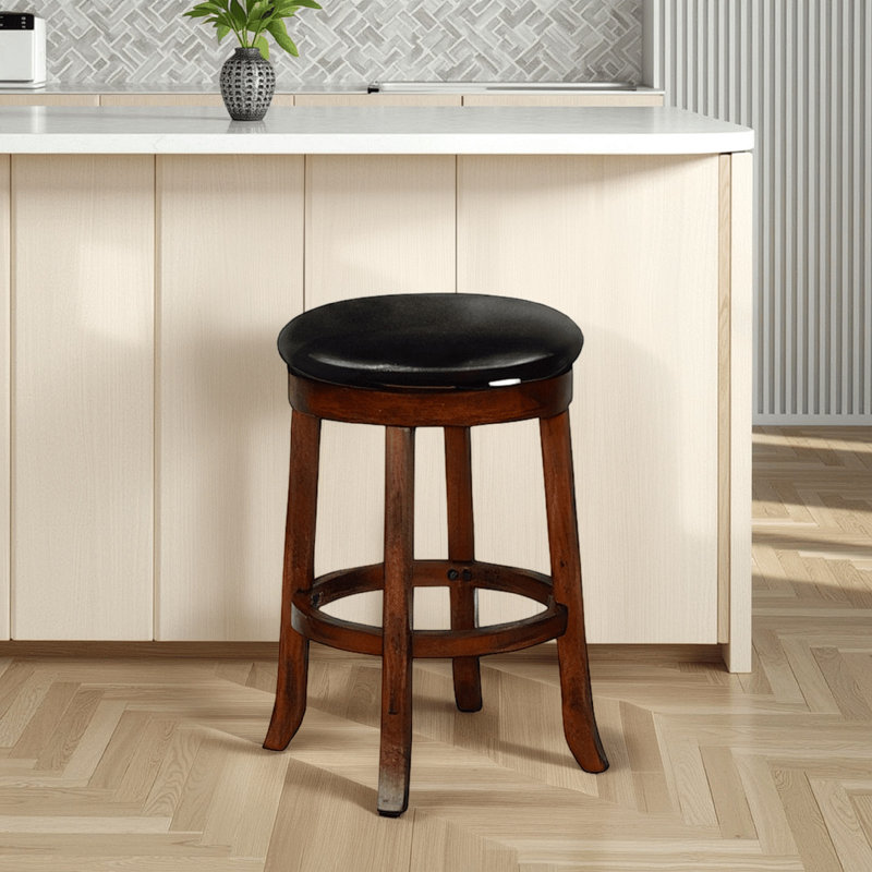 Ensemble de 2 tabourets de comptoir pivotants Reggie, similicuir noir, bois brun