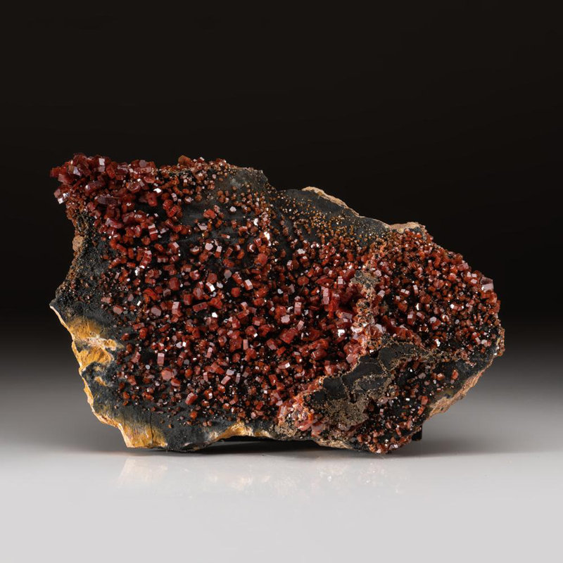 Véritable grappe de cristal de vanadinite