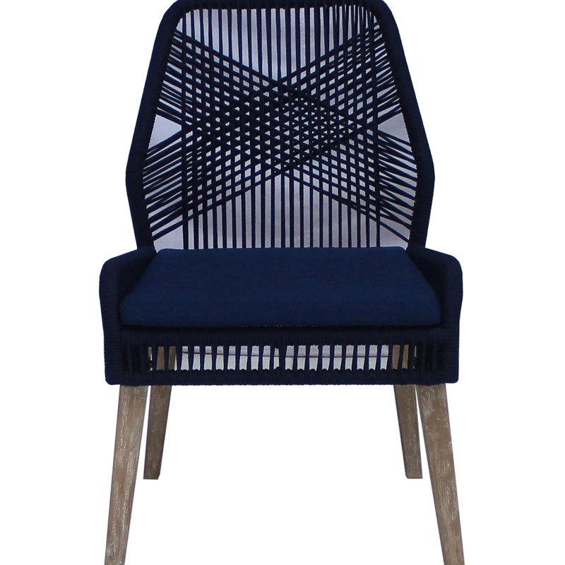 De 2 chaises bleu marine foncé - bois, délavé patiné, coussins rembourrés de mousse, bord de mer chic pour le côté salle à manger, aspect rustique, mousse vibrante