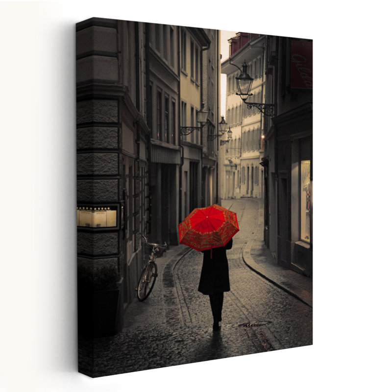 Red Rain - photographie figurative, art européen, H 48 po x l 32 po