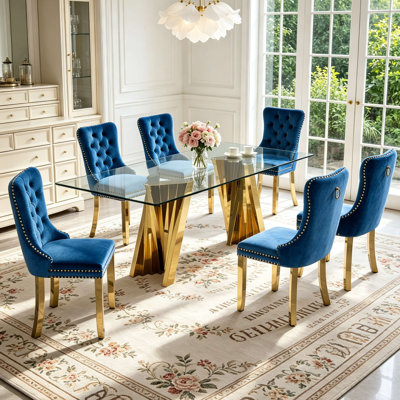 Ensemble de salle à manger moderne et luxueux de 178 cm (70 po) pour 6 personnes, comprenant une table, un piètement unique en acier inoxydable doré et 6 chaises de salle à manger rembourrées en velours bleu, un plateau en verre trempé résistant aux taches et facile à nettoyer.