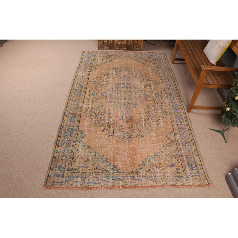Découvrez la riche tradition de ce grand tapis turc Oushak parfait pour la salle à manger