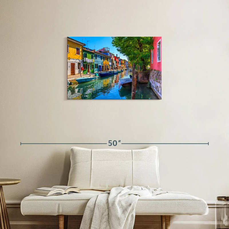 Lilie, vibrant Burano Canal
