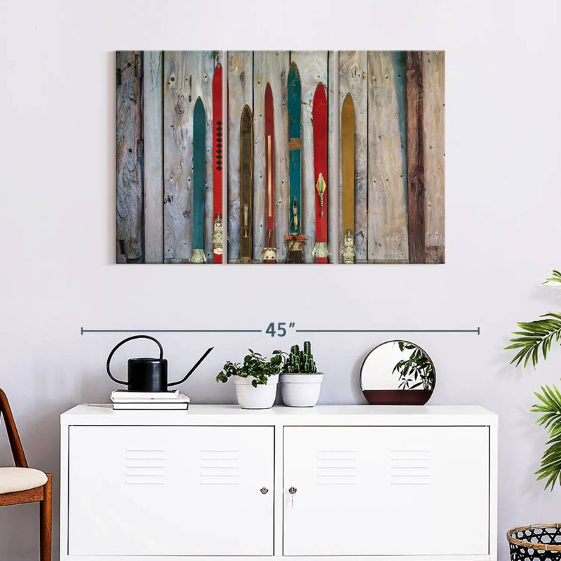 «Colorful Rustic Skis», reproduction d'art sur toile, H 24 po x l 38 po x P 1,25 po