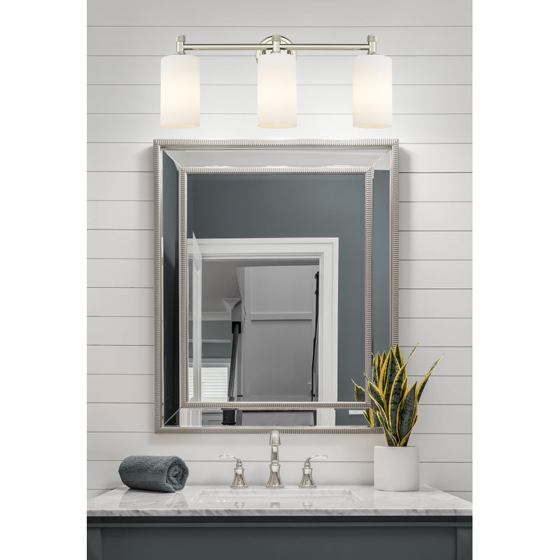 Éclairage pour meuble-lavabo mural 3 lumières Crown Point, Nickel poli, Blanc mat