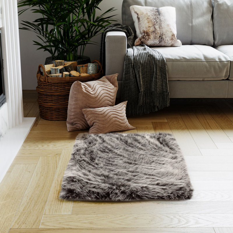 Umar Faux Fur Indoor Rug, Rectangle 2' x 3'