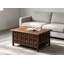 Table basse sculptée à la main en bois de manguier massif avec pieds pliables et clochettes Ghanti, finition brun antique, table centrale compacte pour petits espaces de salon, assemblage sans outils, 30,5 po x 21,5 po x 18 po