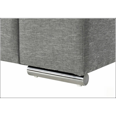 Fauteuil en tissu léger tissé avec rembourrage confortable et structure durable, parfait pour une assise élégante et relaxante.