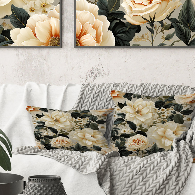 Coussin décoratif à imprimé floral rose et beige II